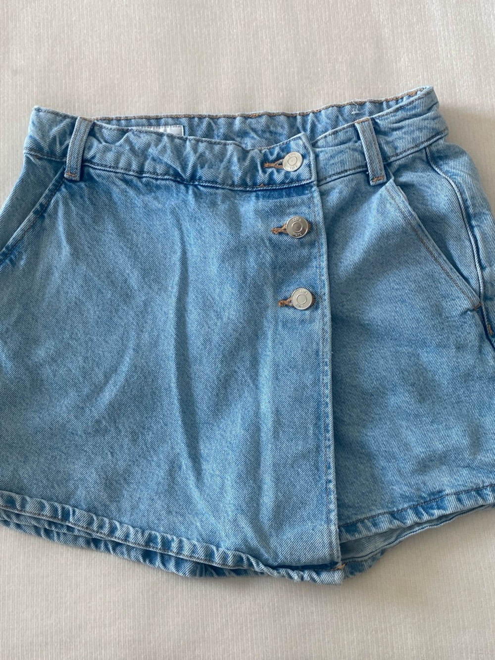 Zara Light Blue Denim Button-Front skirt